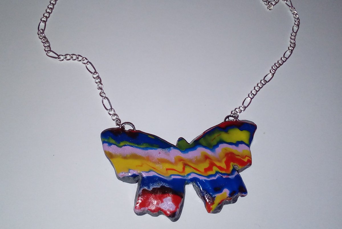 Unikatemarkt's tweet photo. HALSKETTE „SCHMETTERLING“ HALSSCHMUCK Durch sein farbenfrohes Aussehen ist es ein feines Schmuckstück, welches es  weltweit nur einmal gibt und man als Accessoires und Farb-Betonung über der Kleidung tragen kann. https://t.co/6ayBs4FaKa https://t.co/3Y4vzOJYs4