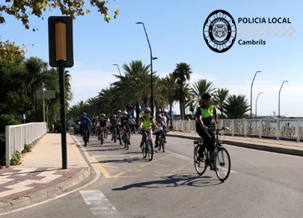PoliciaCambrils's tweet photo. Aquest matí hem col.laborat i prestat servei de protecció a la sortida amb bicicleta 🚲 de l' #IESCAMBRILS, 1rESO, pels carrers de #Cambrils. #setmanadelamobilitatsostenible https://t.co/EvYKzXEyGU