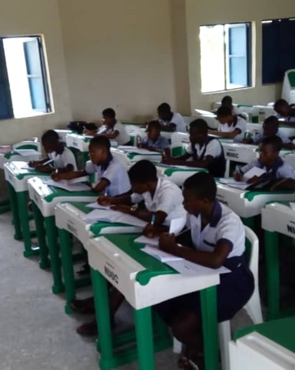 TBLFoundation's tweet photo. Location: Community Secondary School, Igbo Imabana, Abi LGA.
Volunteer: Aguocha Benadine Kelechi
Focus: Self Awareness, Self Esteem, Vision and Goal Setting
#LCD2018
#daretolead #selfawareness #selfesteem #leadership #innovation #communitydevelopment https://t.co/B6rFNFkD0v