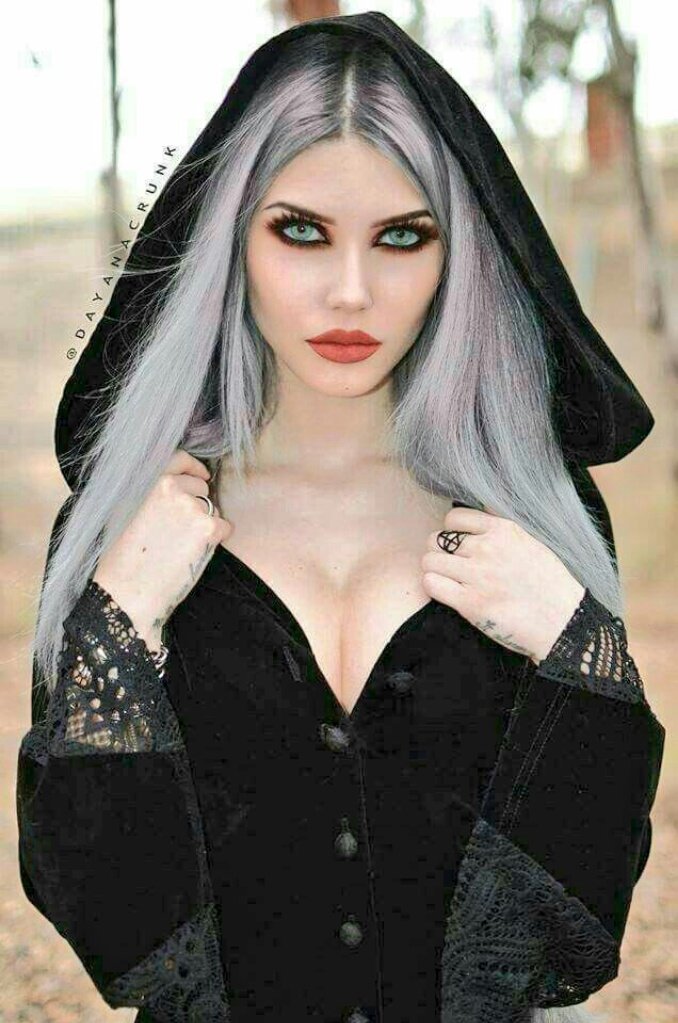 OktilliP's tweet photo. Check out best halloween music mix 2018
https://t.co/OX3sivSXPD
#halloween #halloweencostume #halloweenmakeup #halloween🎃 #spooky #october #trickortreat #fall #goals❤️ #costume #makeup #queen #vampire #blood #scary #horror #blonde #music #mix #psychology #psycho #listen #picks https://t.co/Xs1lv5zgii