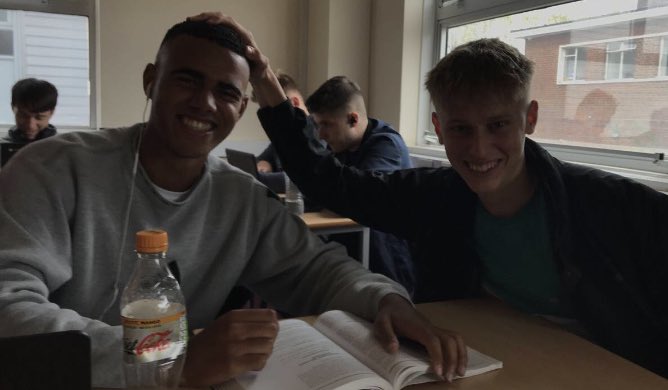 ArdGeezers's tweet photo. After his release earlier in the week, the club are delighted to announce successful contract negotiations have resulted in a new two-year contract which will keep Daramola-Martin at the club until 2020. #upthegeezers https://t.co/jm4uY2P3DY