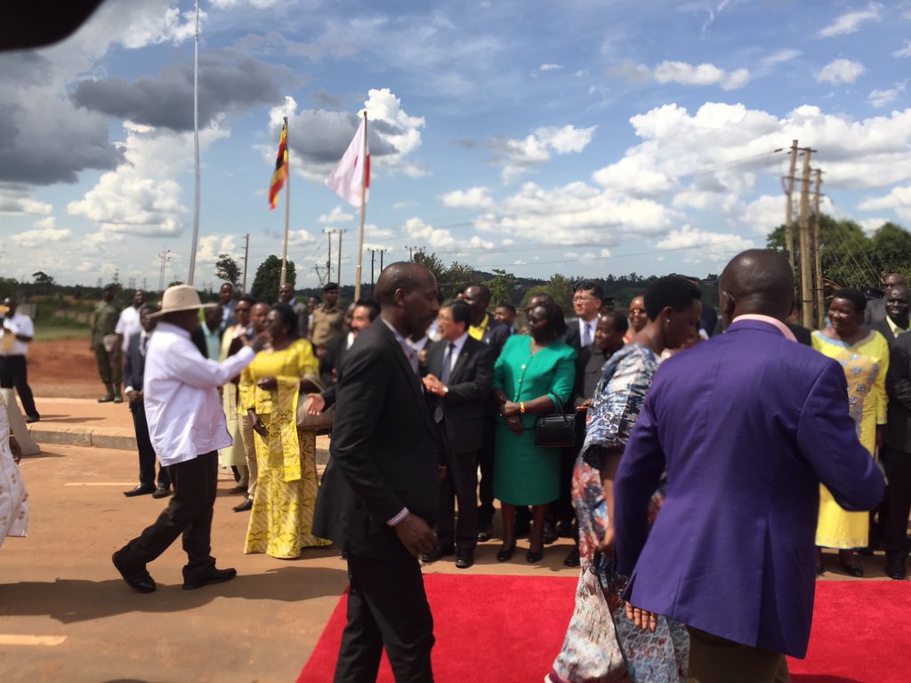 NabaasaInnocent's tweet photo. Pres. @KagutaMuseveni accompanied by his wife has commissioned the #SourceofNileBridge #NBSUpdates https://t.co/Mr6DVf88Vb