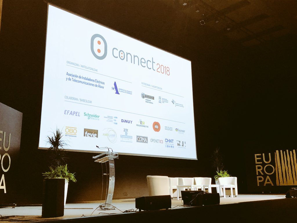 ChintElectrics's tweet photo. Estamos en pleno montaje del stand en @connectcongreso #VitoriaGasteiz #Euskadi Mañana os esperamos en Palacio de Congresos Europa con soluciones como nuestro autómata programable con servidor web embebido #ChintControl https://t.co/t2G1xgDngU