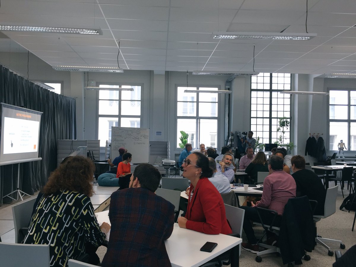 Villa_BN's tweet photo. Le grand REX de la @Villa_BN , c’est maintenant! 🔛 Retour sur 4 ans d’apprentissage en très bonne compagnie! 😊 #QVT #FeelGood #Collectif #Orange https://t.co/XQtrTkPur2