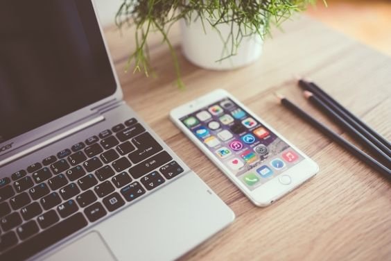 smartlaptopgrp's tweet photo. According to Forbes, we should be expecting 5G soon. #5GInternet has the potential to be almost 10 times faster than 4G, making it even better than most home internet services. #SmartTechnology #Laptop https://t.co/4hSg9av6OR