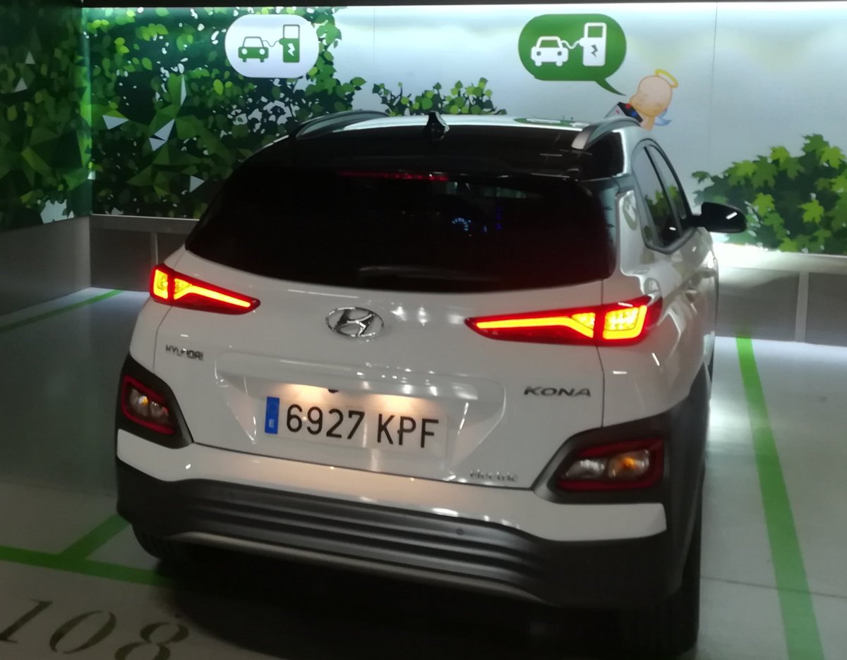automotorcope's tweet photo. #KONAElectrico #SUV #ECO #Hyundai con descuentos desde 35.100€ 8 años Garantía batería #PlanMove https://t.co/umo3xaDBaj