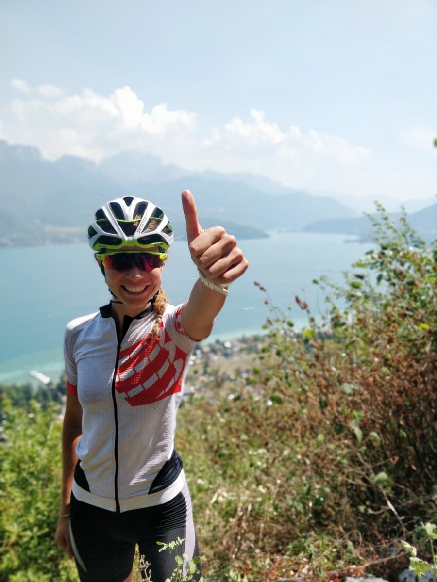 AnneDefix's tweet image. Sortie #pleasure avec vue sur le Lac d'Annecy! 🏞
@compressport toujours au top vos tenue 🙋‍♀️