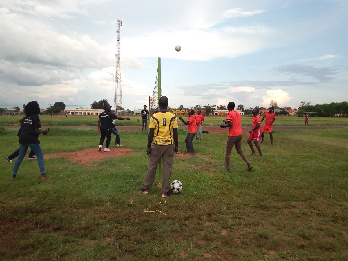 fbyaruhanga_'s tweet photo. Last activity for the day
@global_uganda trainees playing volleyball against young people from APAC district
#GlobalPlatformLaunch https://t.co/0WWnJX6hYK