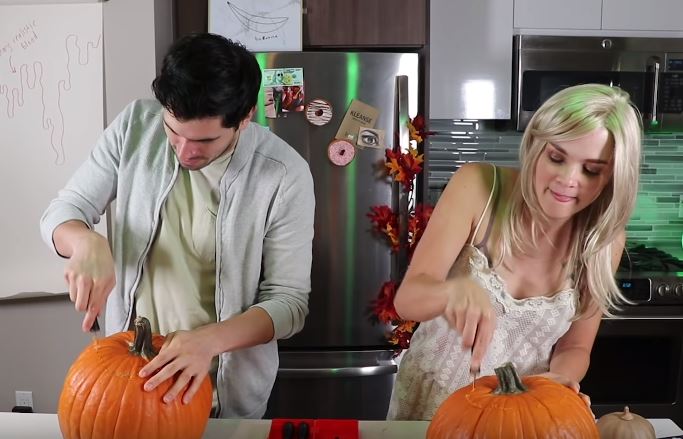 BlogfansGerman's tweet image. ¿En qué terminó todo? German Garmendia y Lenay realizaron un video juntos en donde cada uno creó una calabaza terrorífica para Halloween. ¿Cuál te gustó más? ¿La de German o la de Lenay?