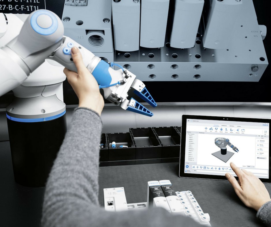 iFDESIGNAWARD's tweet image. #iFGOLDAWARD 
We admire the high=quality execution of all details. The #BionicCobot by @FestoAG has great potential with its secure interaction and intuitive usability in a variety of industries. buff.ly/2OxD6SQ #iFdesign