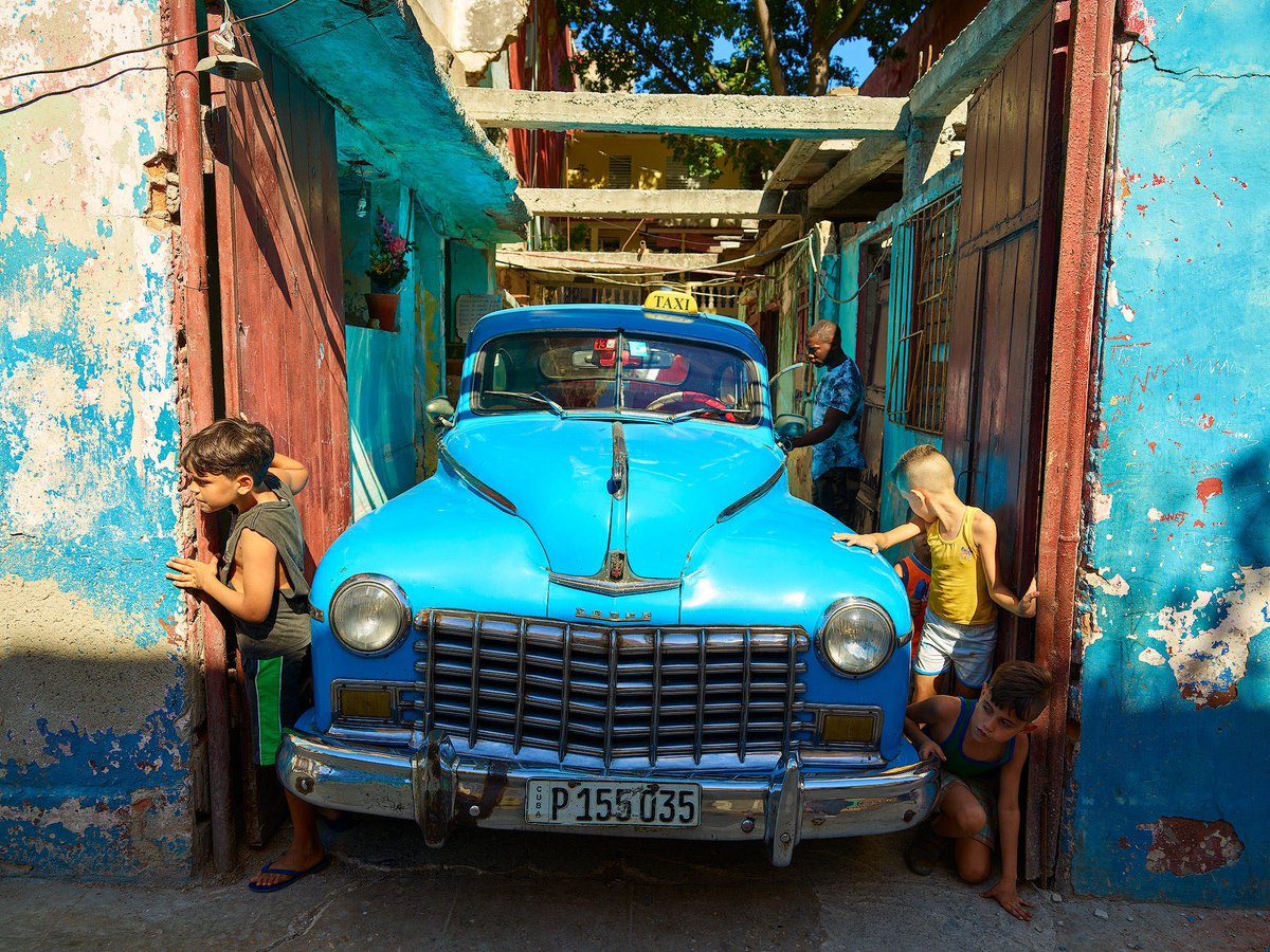 standoutphotoev's tweet photo. ...Strolling with camera in hand, I hear the sounds of kids wizzing by me and hiding in the garage area. I managed to get a quick shot as they were looking for their friends. Looks like they were playing hide and seek... Read more on IG #andreiduman #standoutphotoevents https://t.co/8alSfbq4TG