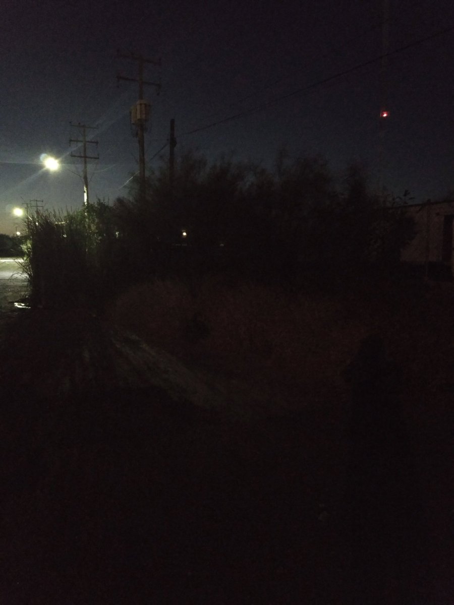 Quepasahmo's tweet photo. #TomadoDeRedes Atención @ConLuzHMO @HermosilloGob @Policia_HMO, falta alumbrado público. Ya hubo un intento de asalto ayer por la noche en Fracc. Villa Sol, por calle Bostón entre Villa Alegre y Canal San Antonio. 
Vía @JorgBlumen https://t.co/ahiuX4B7yl
