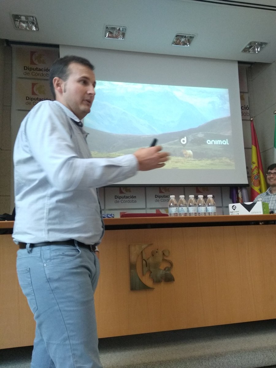 LauryOsuna's tweet photo. Rubén blanco nos habla sobre "digitanimal", proyecto piloto en ganadería extensiva.
#ETSIAMcordoba #FIMART #Conagronomos18 https://t.co/JvRZZvDFWT