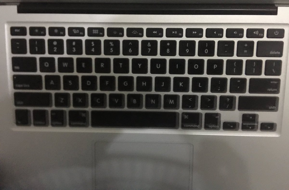 BizManPoz's tweet photo. Malas naman accidentally ko pang natapunan ng water yung laptop ko ;-( Good Luck and please help me to pray. Since I donโt have a blower itapat muna sa Electric Fan. Any advise guys? #tangako #clumsyme https://t.co/baYhdDcUUa