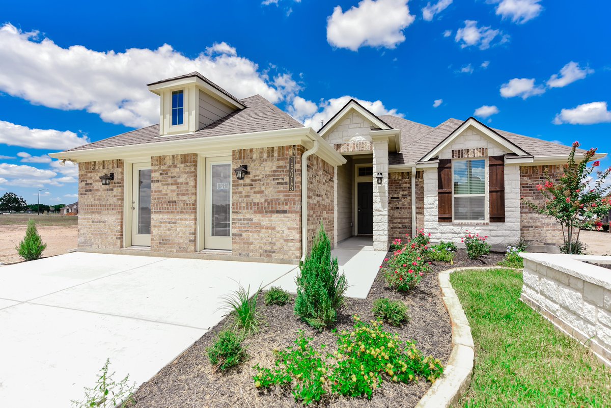 Today's 1st #BuilderSpotlight is on <a href="/stylecraft/">Stylecraft</a>! This family owned business is committed to the community, not only through the homes they build, but through support for local organizations. You can visit them during the <a href="/BCSHBA/">GBVBuildersAssn</a> Parade of Homes™! ow.ly/OZ9Q30m6h1h