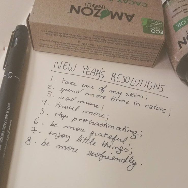 Did you already made your New Year's Resolutions list? Don't forget to add "take care of my skin" as a task! #inout #cosmetic #amazon