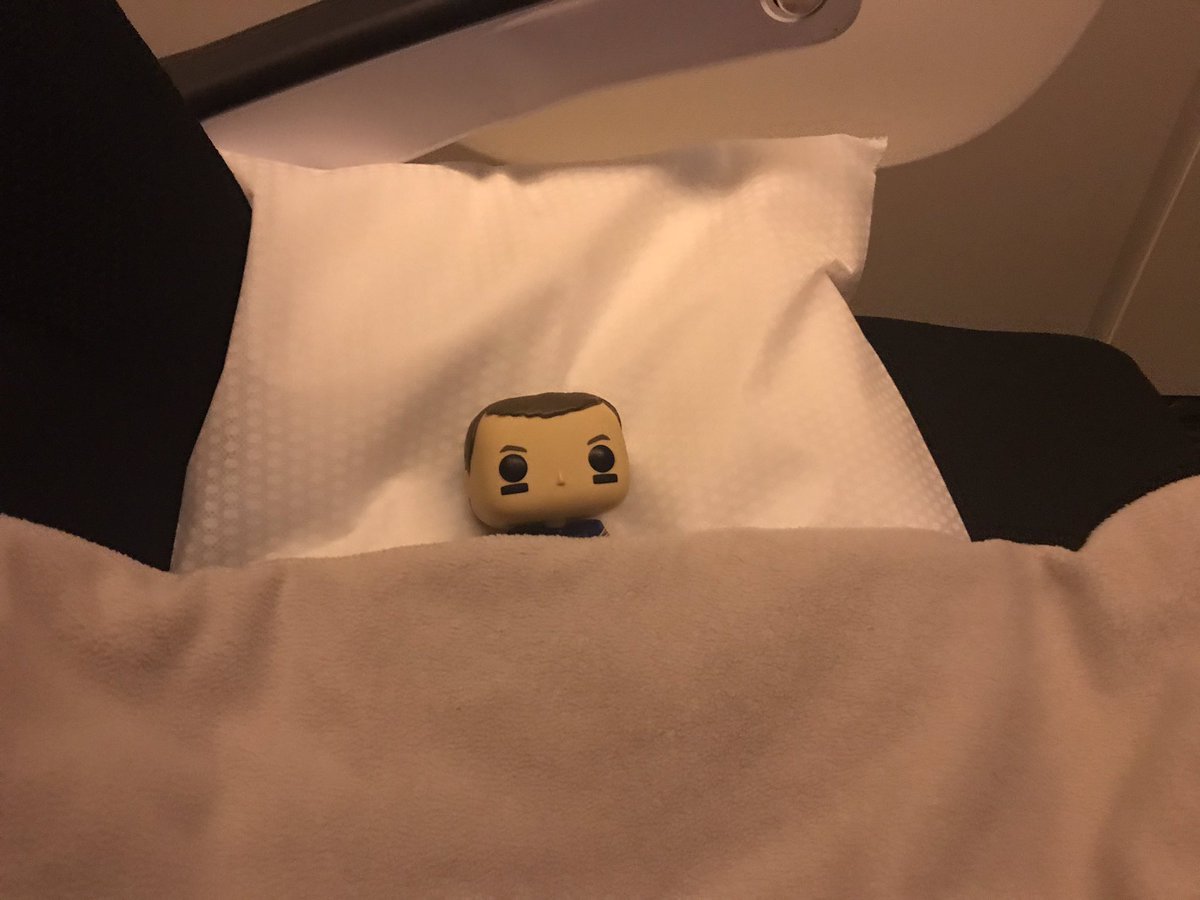 karenluvssports's tweet photo. #LittlePhilWasTheOnlyOneWhoGotAGoodNightsSleep #CheckingThingsOut #LookingAtIreland #DrizzlyLondon ⚡️⚡️⚡️⚡️ https://t.co/chzJlb4Mwa