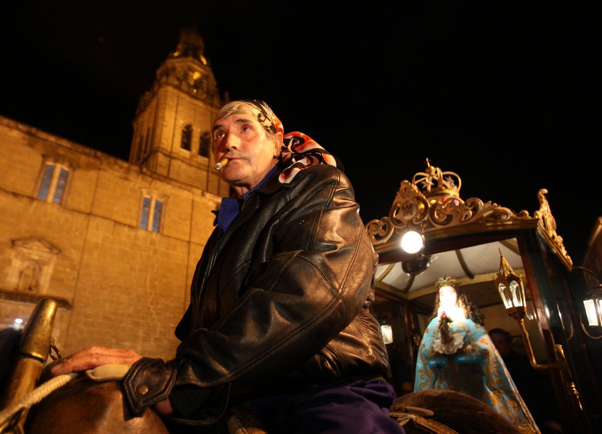 DiadeValladolid's tweet photo. El @MInCoTurGob comunica al @AytoNavaDelRey la concesión de la declaración de #InterésTurísticoNacional de las procesiones nocturnas en honor a la Virgen de los Pegotes

https://t.co/6M0tI03NrA https://t.co/p9v7vJyhsL