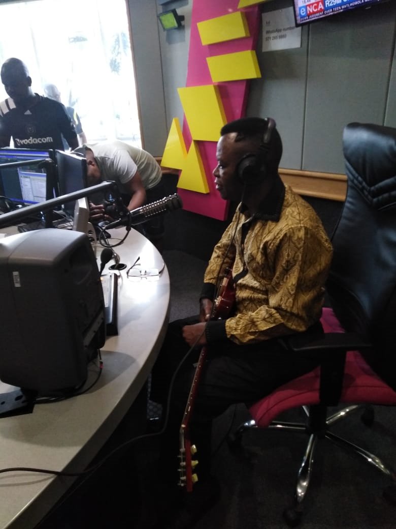 Ku le ku nandziheni la ka #DzumbaNaVakhale #DzumbaNaDokodela #DzumbaNaMina <a href="/Djbrianrikhotso/">Dj Brian Rikhotso</a> <a href="/BongiWil/">Bongi N'wamun'wanati👑</a> <a href="/Munghana/">Munghana Lonene FM</a> ku tva na nkarhi wo foyinela mi vulavula na Dokodela <a href="/DrThomasChauke/">Dr.Thomas Chauke</a> ahi lavi private life questions ha komb ela aniri