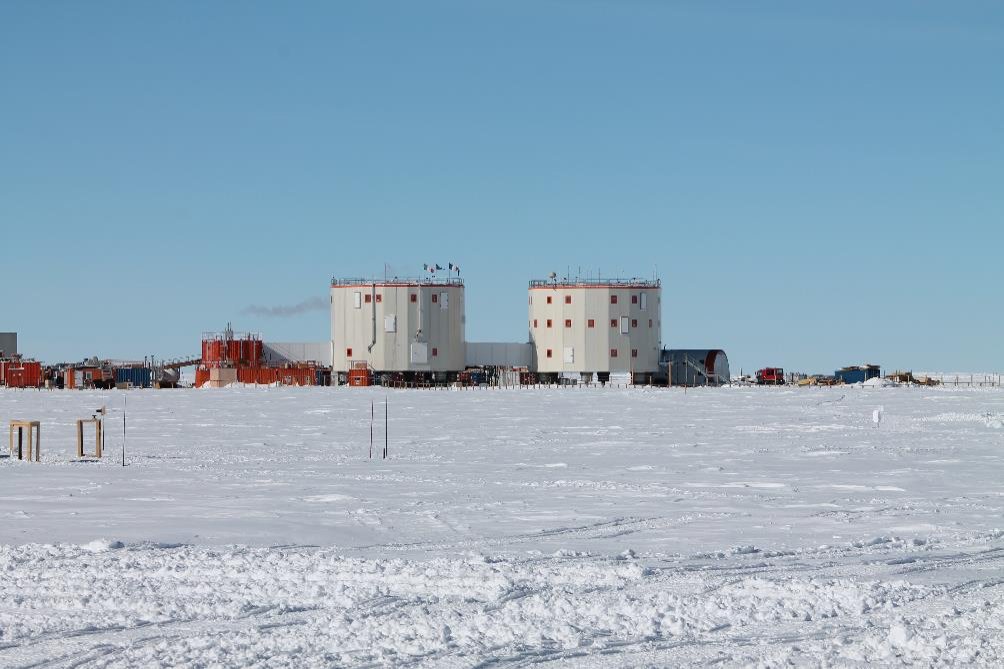 WMO's tweet image. .@ItaliAntartide is supporting Year of #PolarPrediction with a budget of 500,000 EUR for 5 new #Antarctic projects to improve #weather and #seaice #forecasts in the Southern Hemisphere (photo from Dome C by Francesco Montomoli, PNRA/IPEV) polarprediction.net/news/