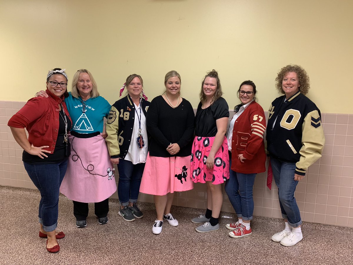 MissParks1st's tweet photo. Celebrating the 50th Day of school! @westviewes @MCSCSchools https://t.co/rx9ukMQkaT