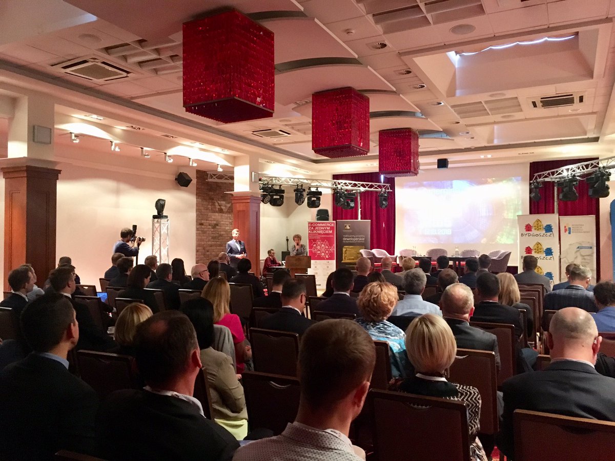 Bydgoszcz_BARR's tweet photo. W #Bydgoszcz trwa konferencja „Emerging Cities. Future 2 to 5”, gdzie wraz z ekspertami i przedstawicielami biznesu rozmawiamy o kierunkach rozwoju i wyzwaniach stojących przed rynkiem nieruchomości, #BSS oraz magazynowo-logistycznym.
#Future2to5 #Bydgoszcz #best2invest https://t.co/hKwvu0X6Ph