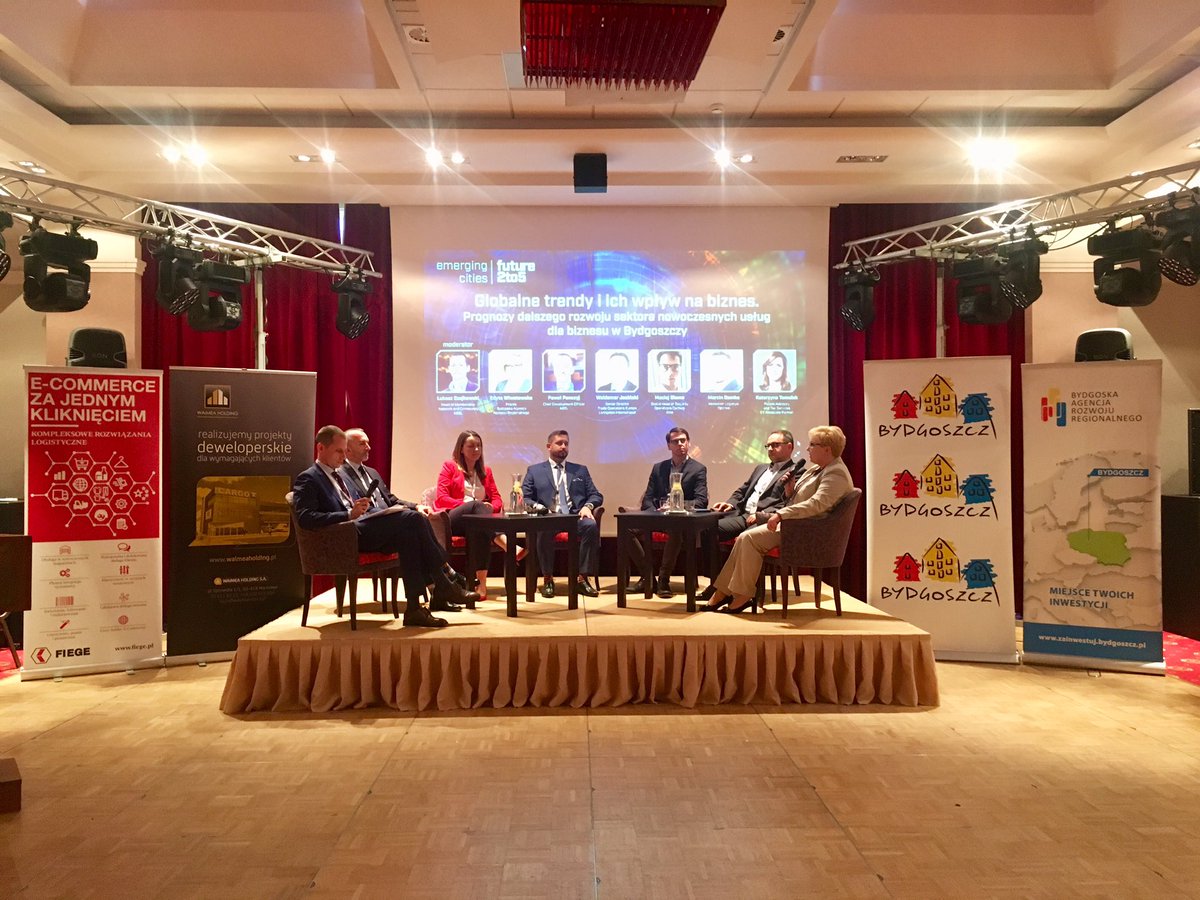 Bydgoszcz_BARR's tweet photo. W #Bydgoszcz trwa konferencja „Emerging Cities. Future 2 to 5”, gdzie wraz z ekspertami i przedstawicielami biznesu rozmawiamy o kierunkach rozwoju i wyzwaniach stojących przed rynkiem nieruchomości, #BSS oraz magazynowo-logistycznym.
#Future2to5 #Bydgoszcz #best2invest https://t.co/hKwvu0X6Ph