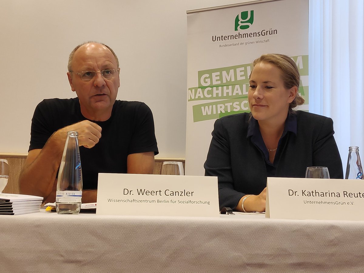 marcusfranken's tweet photo. #Verkehrswende muss bei den Unternehmen beginnen! Pressekonferenz #unternehmensgrün mit @KatharinaREU und @WeertCanzler mit @Ahnen_und_Enkel https://t.co/wnc4B62ngU