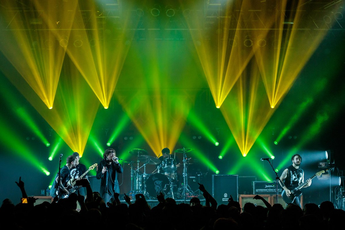 ElationPro's tweet photo. Beartooth is currently touring to promote their new album “Disease.” LD Victor Zeiser of Squeek Lights is utilizing the #Dartz360 &amp; #Protron3KColor to create a stimulating design for the show. Read more here:  https://t.co/wU6ouFLPI3
Photos:  Sarah Hess; @sarahhasanh on Instagram https://t.co/w4h11TXD9u