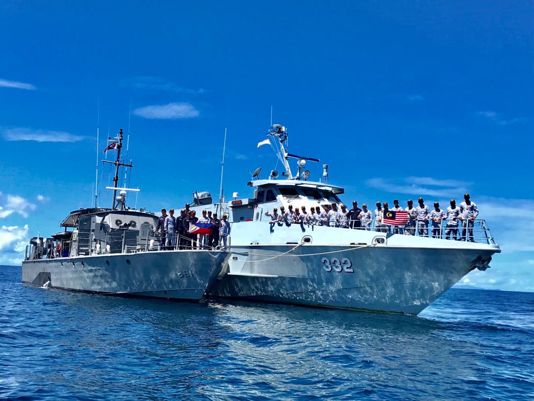 Rondaan Bersama Tingkatkan Keselamatan Negara.Trilateral Maritime Patrol (TMP) Siri 16/18
#Kesiagaan
#Keselamatan
#NavyPeople
#NavyCare
#Kebanggaan

<a href="/MPA_Timur/">HQ Eastern Fleet</a> 
<a href="/gkanedi/">Ganesh Navaratnam</a> 
<a href="/ARBA_My/">ARBA_RMN</a> 
<a href="/mykamarul/">Kamarul</a>