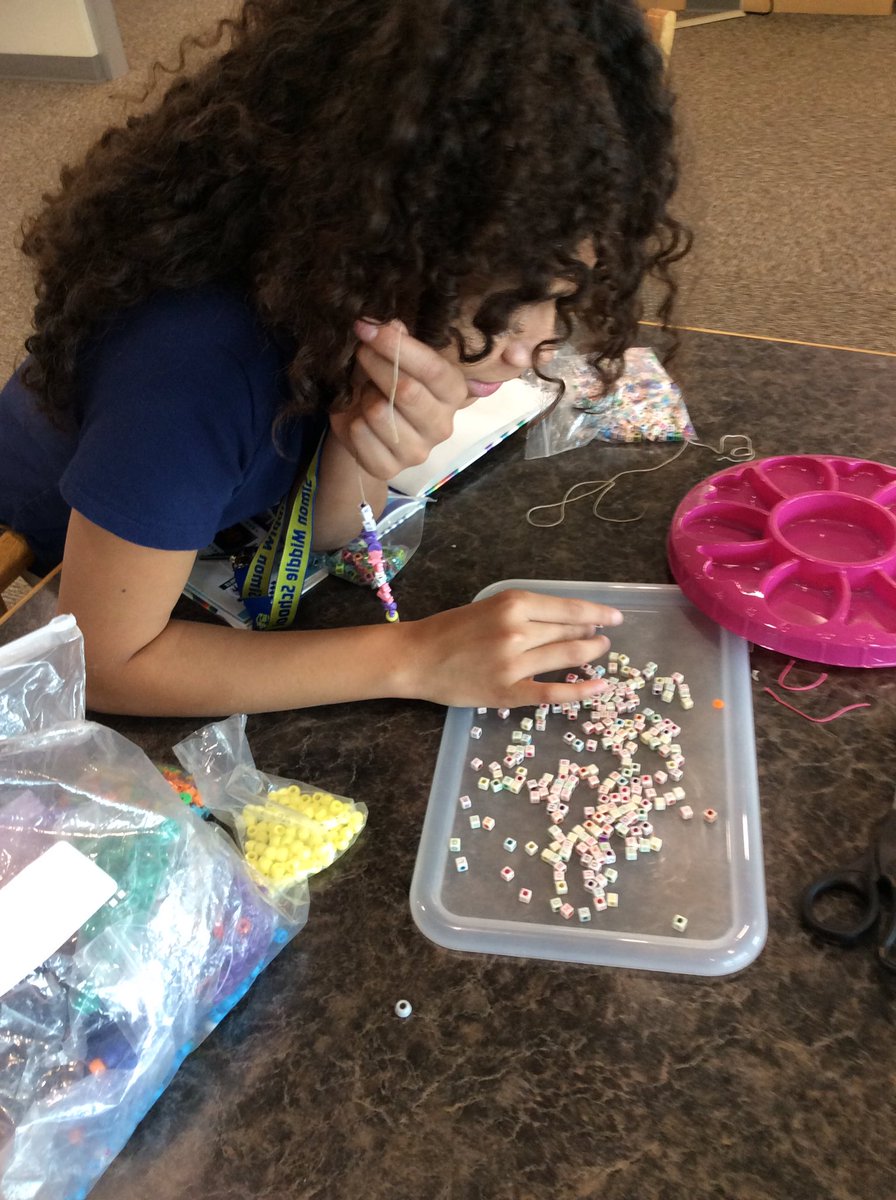 SMS_Library's tweet photo. Crafting in the @SMS_Library: Jewelry Making - DIY Bracelets are super popular #LearnSomethingNew #SMSLibMakerspace #HaysLib #MakerGonnaMake @SMS_Wolverines #ProudToBeAWolverine
Follow us on Instagram @simonmslibrary https://t.co/Z0BEsrqdGb