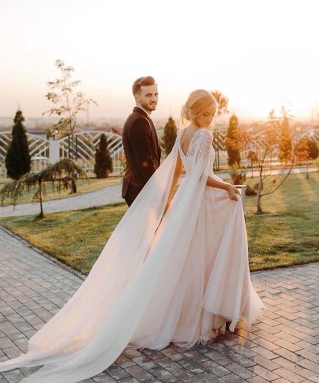 Maravilla de vestido de @ligiamocan... Me alucinan esas mangas y a vosotras?
📸 <a href="/em/">ʇɹɥɐW uıɯƎ ⚡Emin Mahrt</a>.iova .
.
#novia #novias #boda #bodas #wedding #vestidosdenovia #bride #brides #bridal #weddingdress ift.tt/2AeEEs9