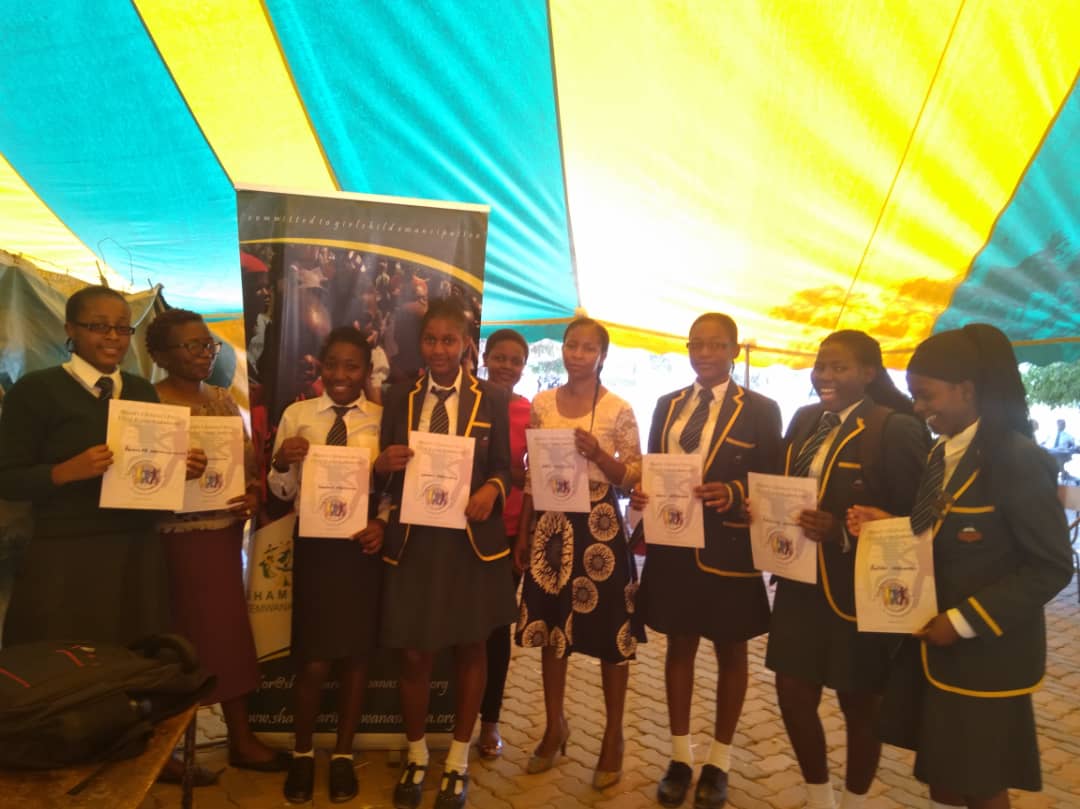 ShamwariyeMwana's tweet photo. "It is essential for every girl to know about menstrual hygiene and her rights," - Tafadzwa Mubariki. Girls at Zengeza 2 High School being trained by Shamwari Yemwanasikana girls empowerment officer on menstrual hygiene and sexual reproductive health rights. https://t.co/fijVPOyZPZ