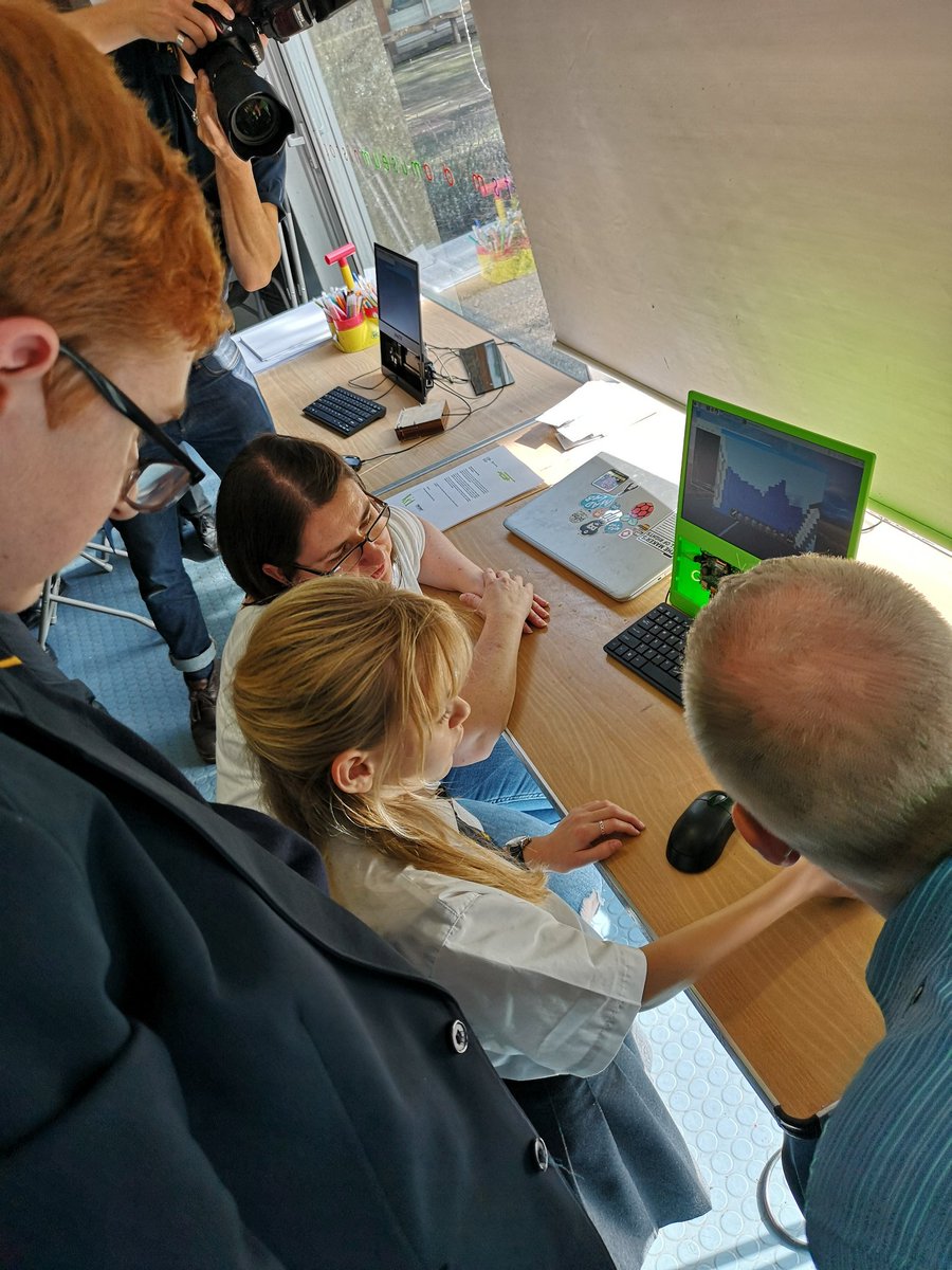 DandT_FP2's tweet image. Using @gemmamaylatham&apos;s pattern craft. Creating patterns in minecraft
#designlabnation @FinhamPark2 @The_Herbert