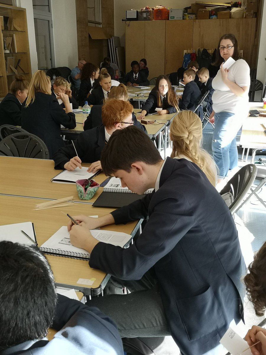 DandT_FP2's tweet image. Using @gemmamaylatham&apos;s pattern craft. Creating patterns in minecraft
#designlabnation @FinhamPark2 @The_Herbert