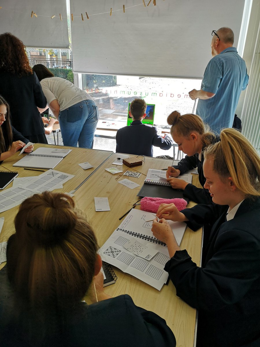 DandT_FP2's tweet image. Using @gemmamaylatham&apos;s pattern craft. Creating patterns in minecraft
#designlabnation @FinhamPark2 @The_Herbert