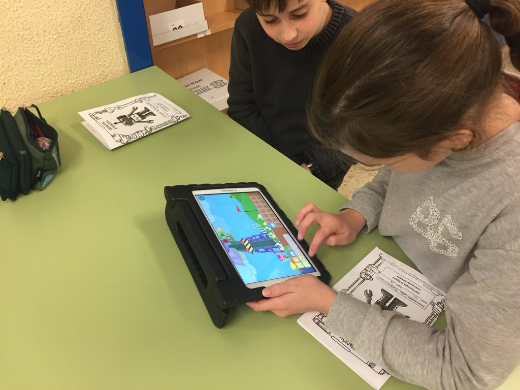 sigueiroschool's tweet photo. More coding challenges with @SmileandLearn @mBlock_cc and @scratch at #CEIPPlurilingüedeSigüeiro #Robotics #Coding #CodeWeek #codeweekagalega #STEAMSigu #eusonSTEM #CodeWeekEU https://t.co/VditkhsXUl