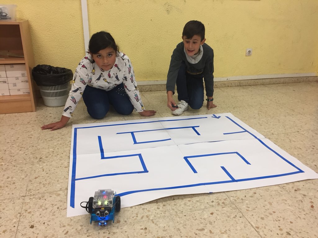 sigueiroschool's tweet photo. More coding challenges with @SmileandLearn @mBlock_cc and @scratch at #CEIPPlurilingüedeSigüeiro #Robotics #Coding #CodeWeek #codeweekagalega #STEAMSigu #eusonSTEM #CodeWeekEU https://t.co/VditkhsXUl