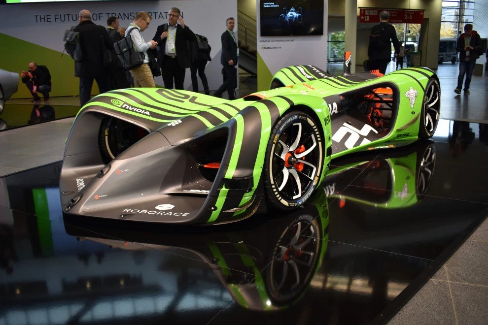 imravia_'s tweet image. Roborace to replace F1 racing drivers with robots at Disrupt.
#startups #NewsAlert #roborace #Robots #AI #R

-R.