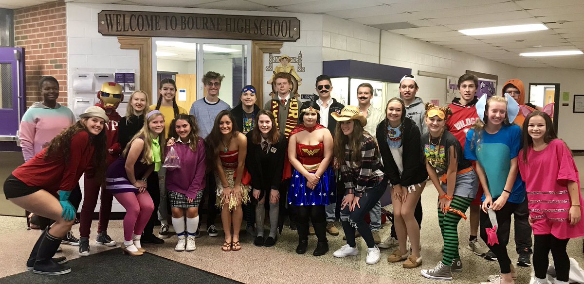 PrincipalCetner's tweet photo. Spirit Week continues at BHS - Lots of students participating in Character Day! #bournespirit #spiritweek2018 #bournecharacters #bourneStuCo @DiBiasiohistory @bournehs @bps_slam https://t.co/0m2U5rCJcG