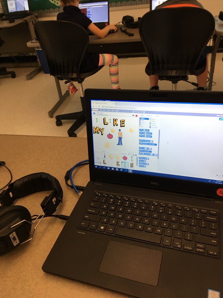 cwjackson404's tweet image. These #kinderRangers are coding their phonics I Like My book! #tcrwp #codetothefuture #oneRCE