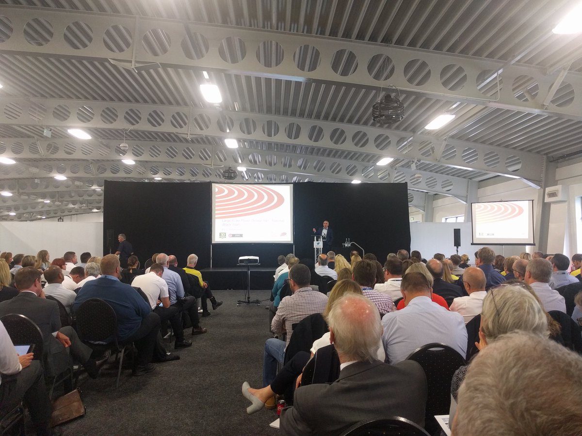KentPrepared's tweet photo. The next presentation is from @UKPowerNetworks on the risk of a national power outage, and what organisations can do to prepare for it #KRF2018 https://t.co/CmfOZHyrok