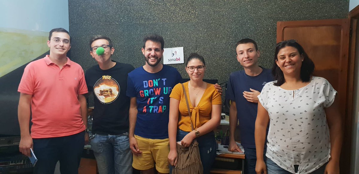 📣📣📣 Fa una setmana varem traure nou programa. No l'heu escoltat? Ací vol el deixem:
🎙️🎙️🎙️
ivoox.com/dona-039-t-veu…
➡️Tema de la joventut i la religió catòlica🛐✝️
➡️Participants: Maria, Alvaro (juniors) i Eloy (seminarista) 
Esperem que gaudiu el programa!