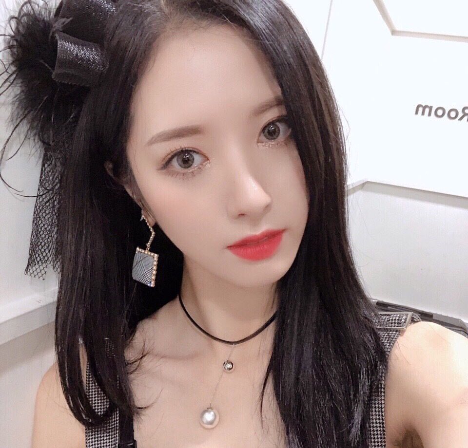 icecrumblebread's tweet photo. 악마한테 미쳐서 세상 다 내주는 무능한 예수 같다 너무 좋아 https://t.co/czGZMujlNm