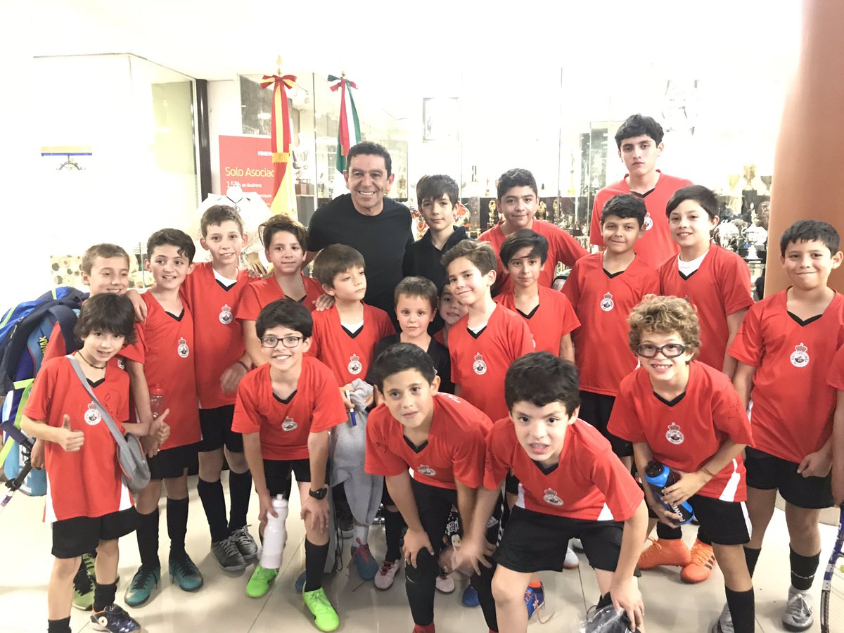 futbolrce's tweet photo. -AGRADECIMIENTO-

Agradecemos al Actual Director Técnico del Primer Equipo Profesional de los #PUMAS de la #UNAM 🦁 DAVID PATIÑO el haber compartido una tarde con los Jugadores de la Escuela de #Fútbol del Real Club España 
🇲🇽🇪🇸 
Gran DT pero sobre todo: 
¡Gran Persona!

@dapaov https://t.co/XBRhDEsV2b