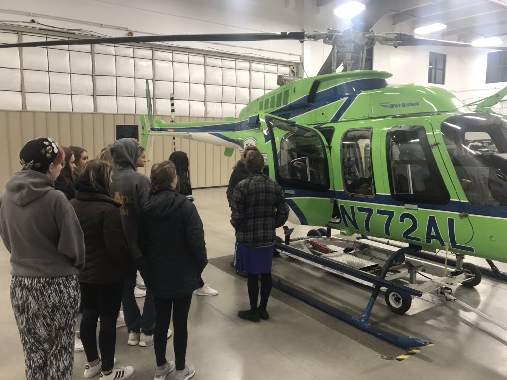Coach_Craig16's tweet image. The Medicine Class toured an Air Life Helicopter at Sky Ridge today! #ArapClassrooms2018