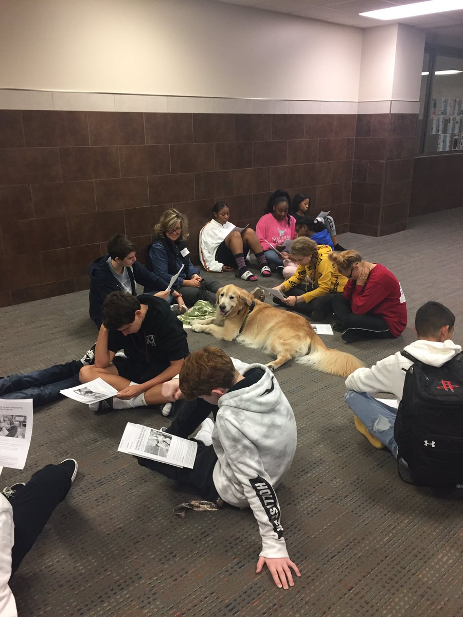 KRyan_Lane's tweet photo. Great things happening at Klein High School! Students get comfortable and confident while reading in the presence of an Angel Paw pup!! @NauBearkat @AngelPawsInc #momentsinklein #P2Pinvestor #reimaginelearning https://t.co/GDVXzXxtx8