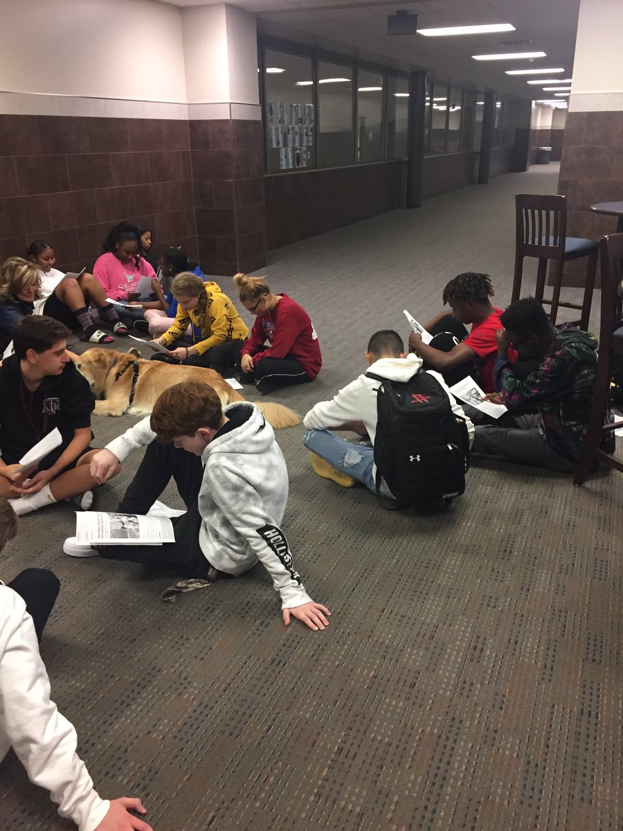 KRyan_Lane's tweet photo. Great things happening at Klein High School! Students get comfortable and confident while reading in the presence of an Angel Paw pup!! @NauBearkat @AngelPawsInc #momentsinklein #P2Pinvestor #reimaginelearning https://t.co/GDVXzXxtx8