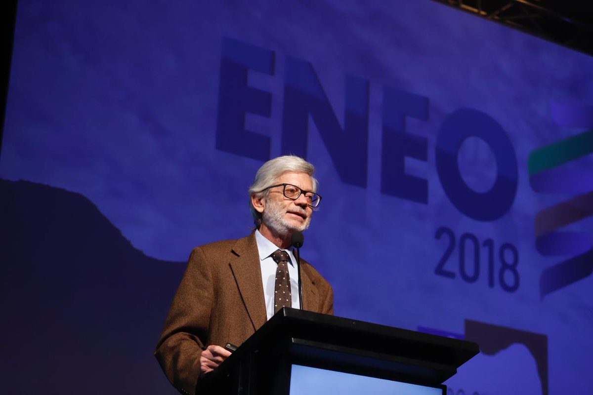 mop_chile's tweet photo. Ministro @jafontaine en #ENEO2018: "La economía chilena tiene sólidos fundamentos, los que le han permitido un crecimiento promedio del 5% anual en los últimos 30 años y el correspondiente progreso social. Tenemos el desafío de sostener el dinamismo económico" https://t.co/agwDRY7m1W