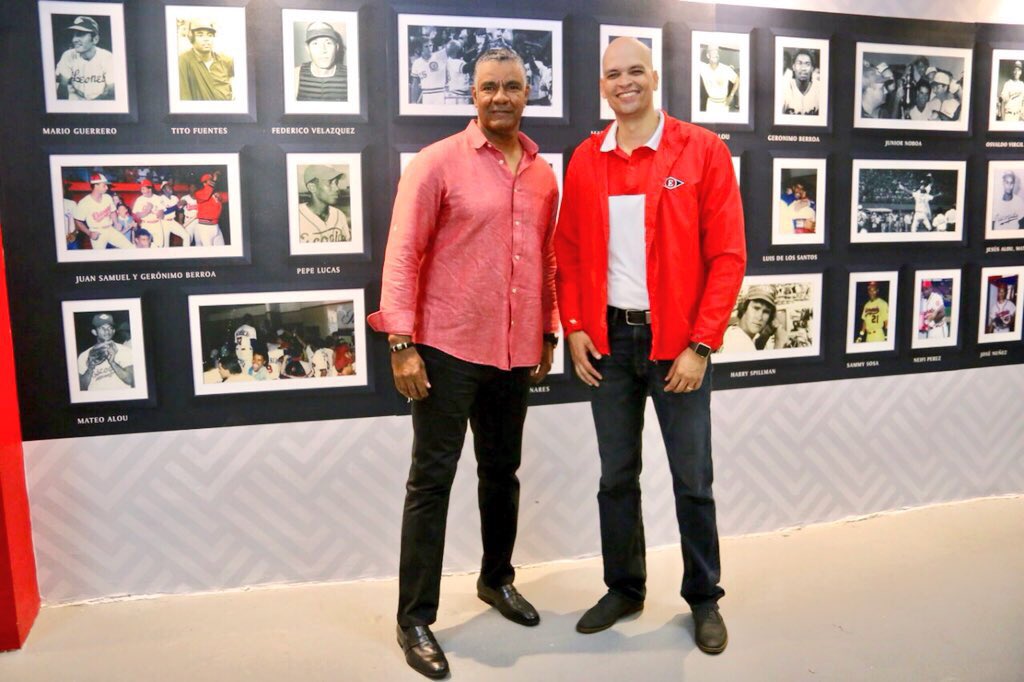 MelvinBejaran's tweet photo. Un gusto caminar por el Estadio Quisqueya y ver este tributo a tantas leyendas que elevaron el sentimiento escogidista 🦁🚩
#GenEscarlata #Leones #Escogido #GaleriaDeLaFama https://t.co/Pl5XxOrXLX